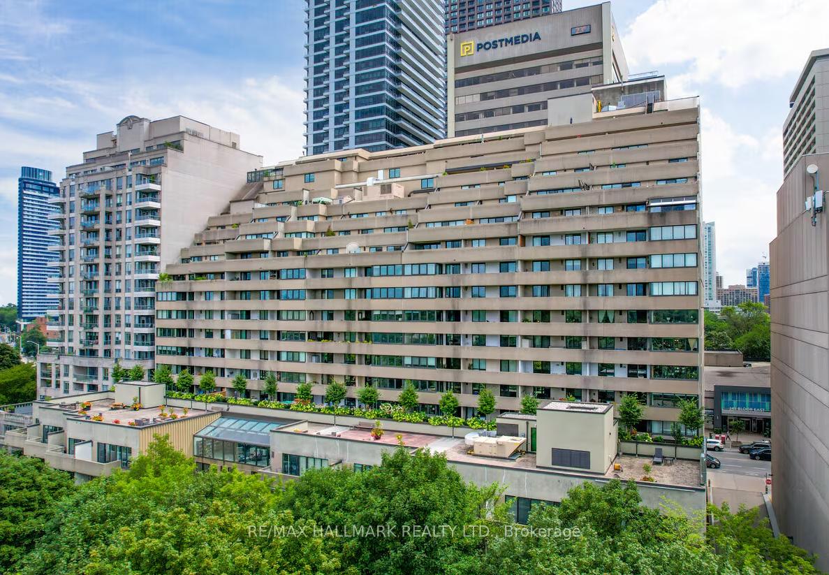 3 Bedrooms Condo at 360 Bloor, Toronto For sale