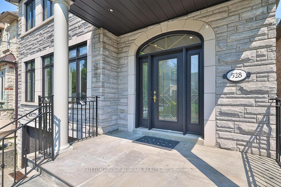 528 Douglas Avenue, Toronto, ON M5M 1H5