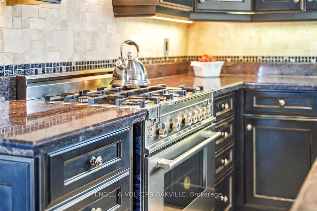 390 Upper Middle Road E, #306