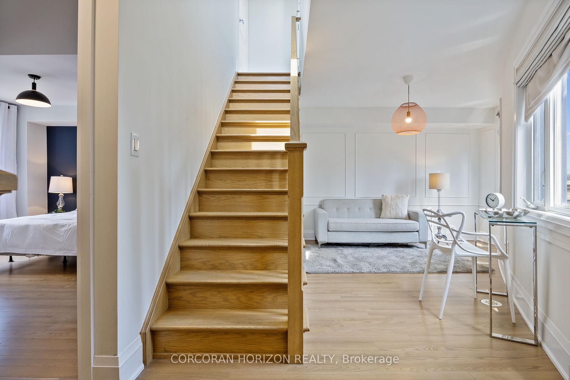4 Bedrooms Condo at 9 Oakburn, Toronto For sale