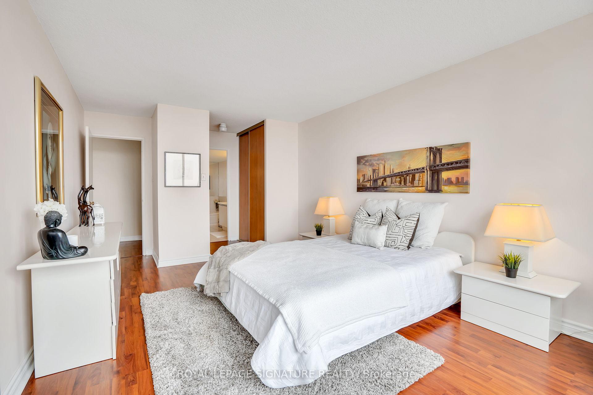 3 Bedrooms Condo at 7440 Bathurst, Vaughan For sale