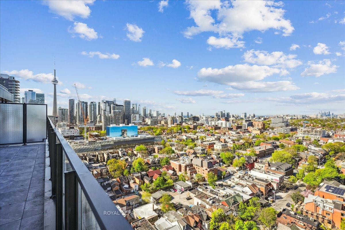 3 Bedrooms Condo at 195 McCaul, Toronto For sale