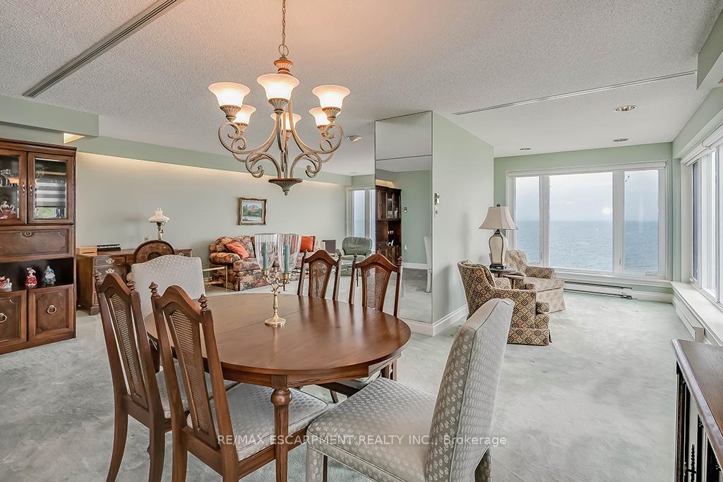 2 Bedrooms Condo at 2220 Lakeshore, Burlington For sale