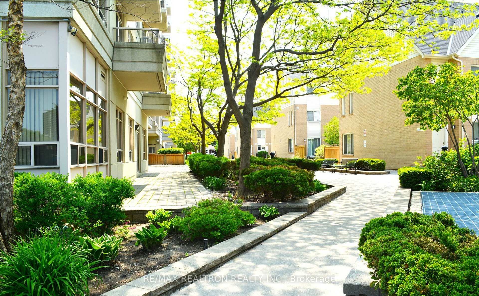 2 Bedrooms Condo at 3650 Kingston, Toronto For sale