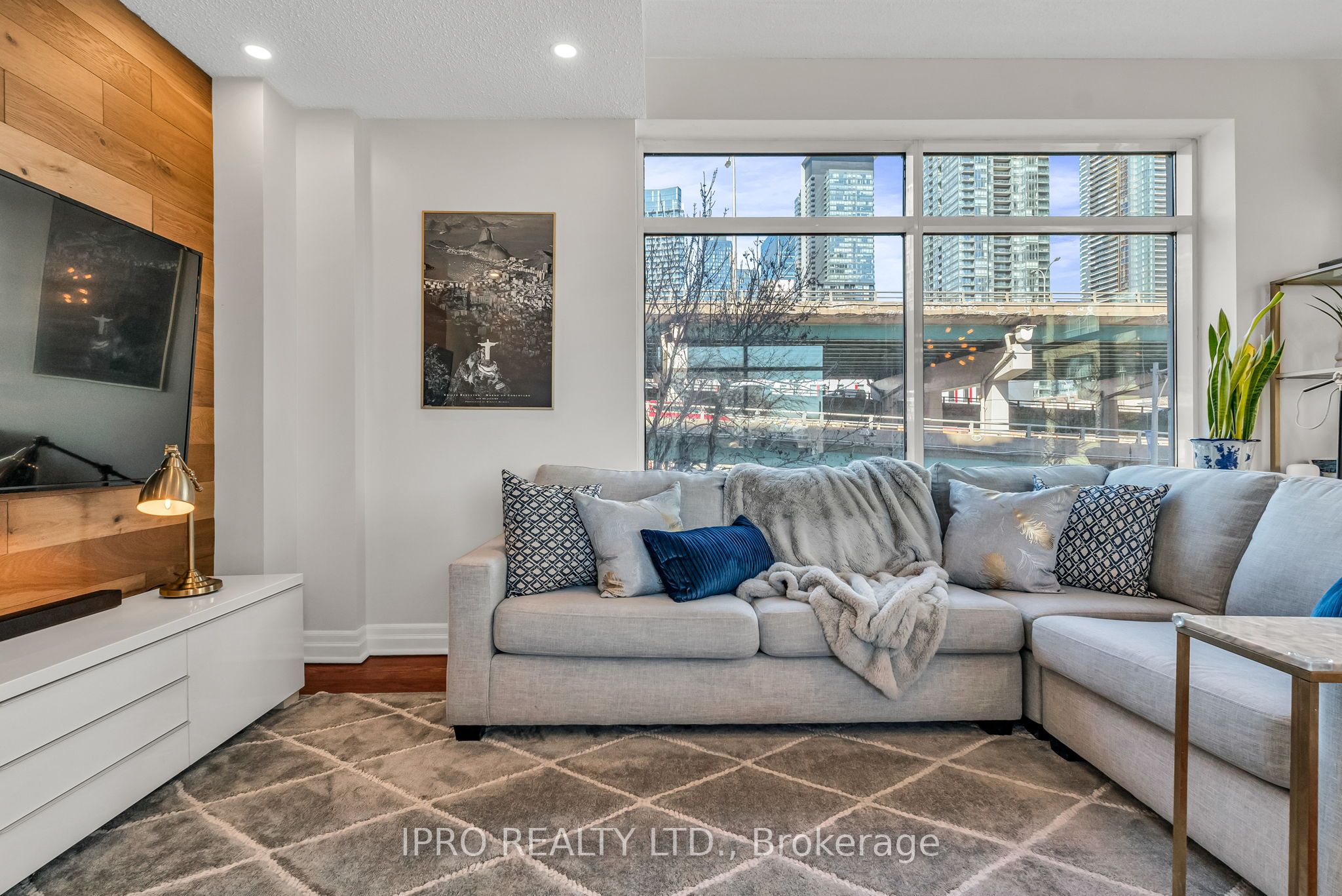 500 Queens Quay W, #210E
