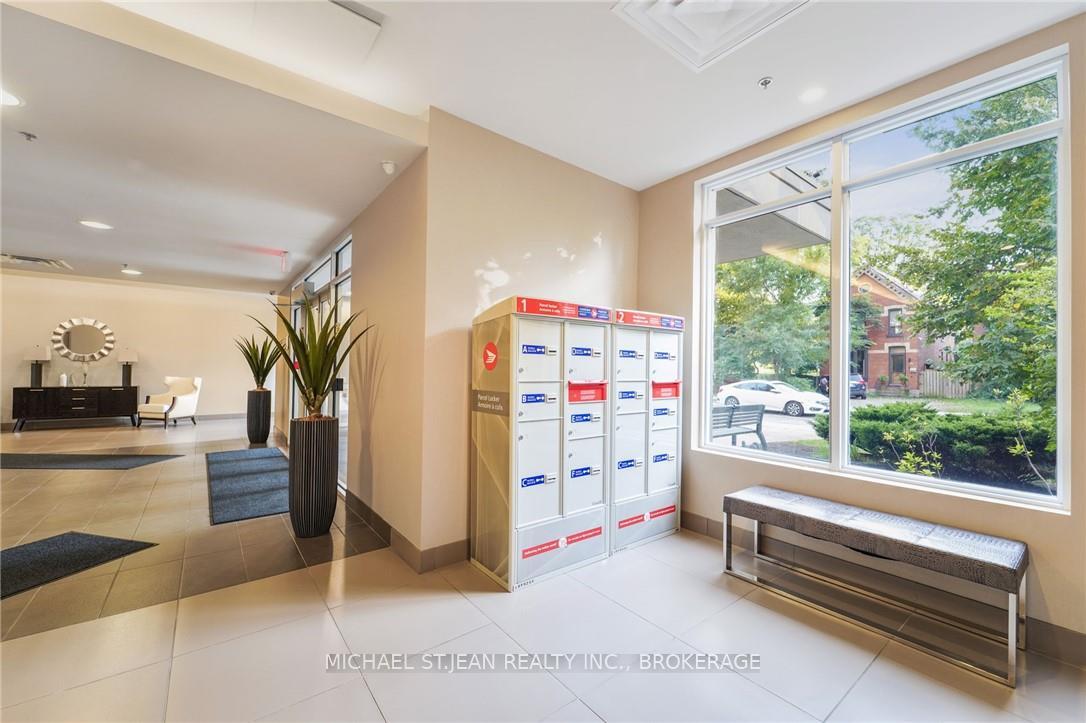 2 Bedrooms Condo at 90 Charlton,  Hamilton For sale