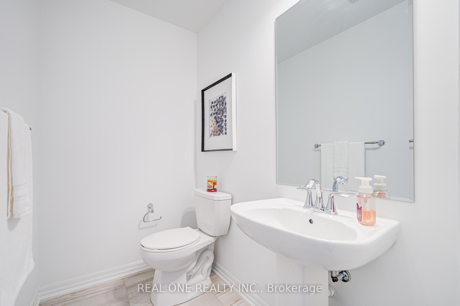 4 Bedrooms Condo at 91 Grovewood Common, Oakville For sale
