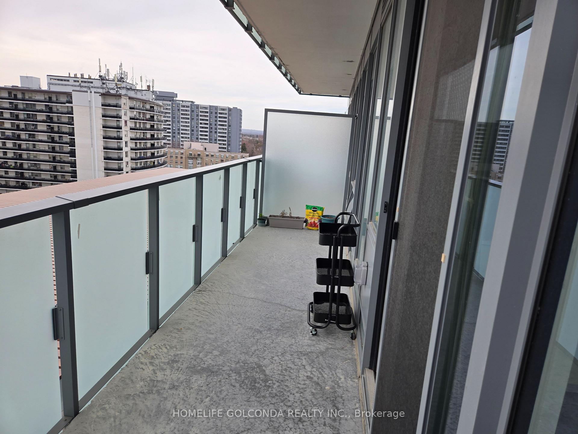 3 Bedrooms Condo at 7 Golden Lion,  Toronto For sale