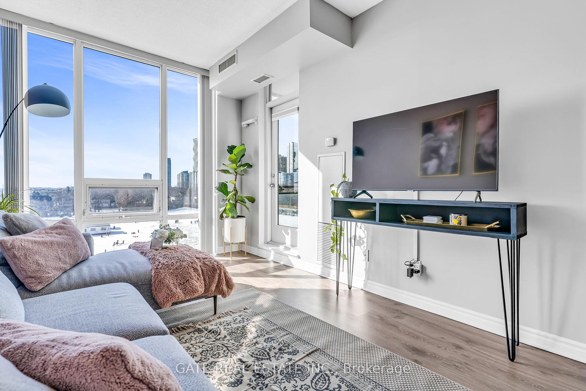 2 Bedrooms Condo at 3525 Kariya, Mississauga For sale