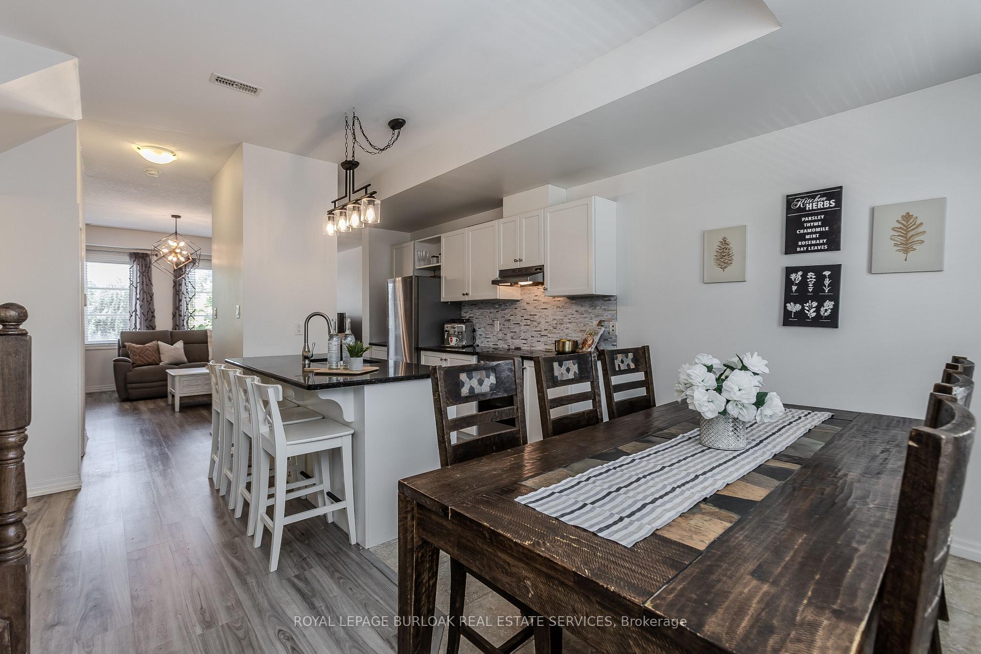 2 Bedrooms Condo at 70 Plains, Burlington For sale