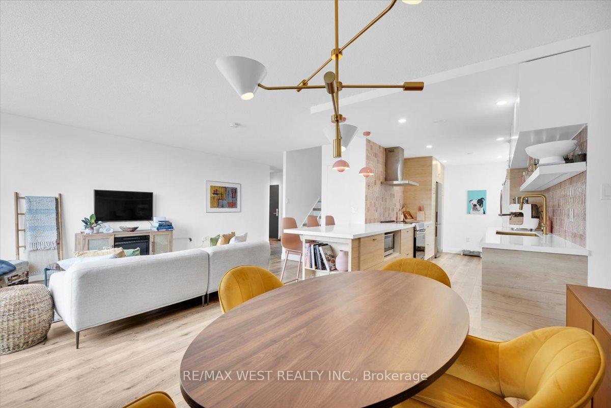 3 Bedrooms Condo at 35 Ormskirk, Toronto For sale