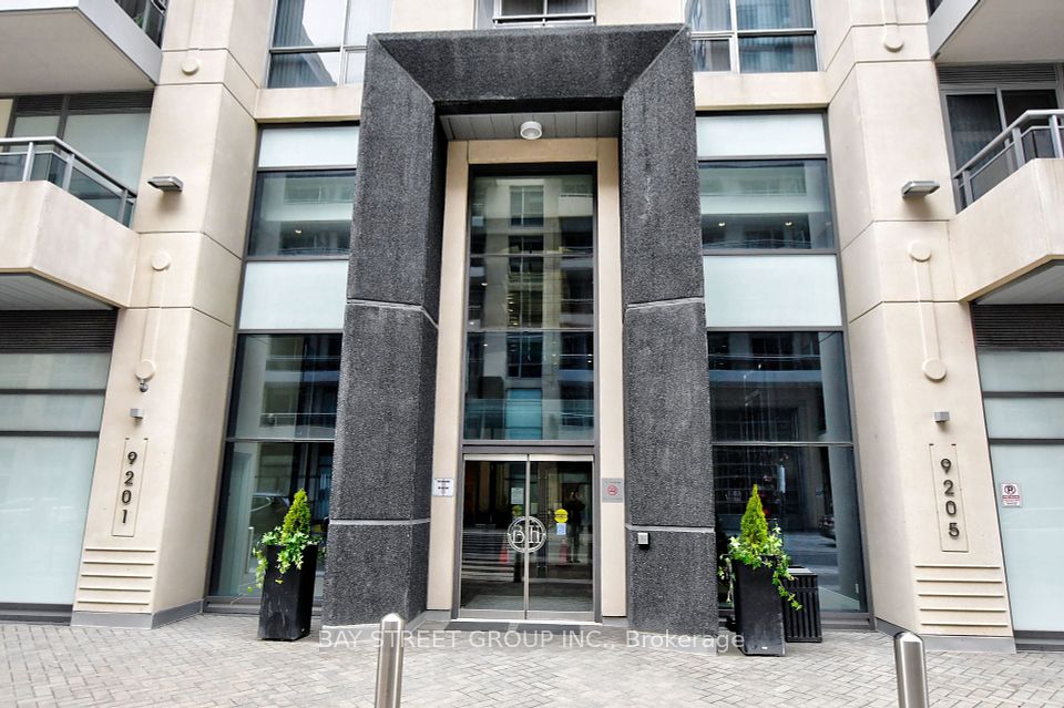9205 Yonge