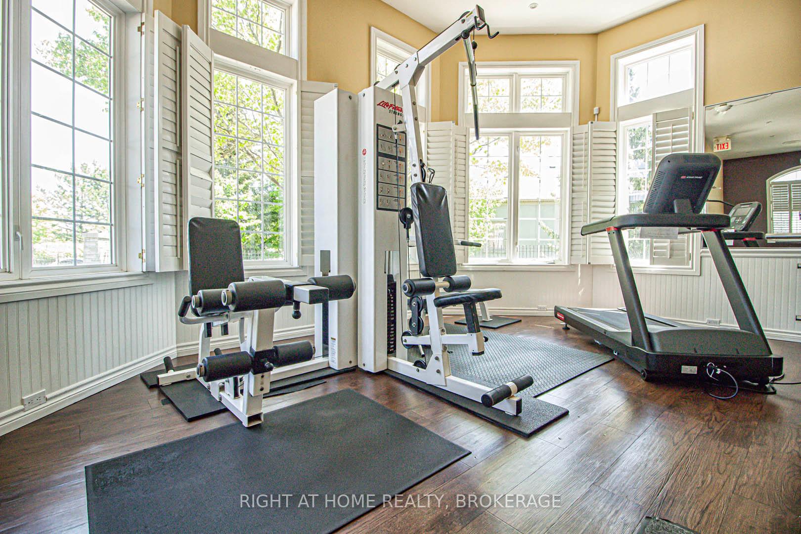 2 Bedrooms Condo at 1451 Walker’s, Burlington For sale