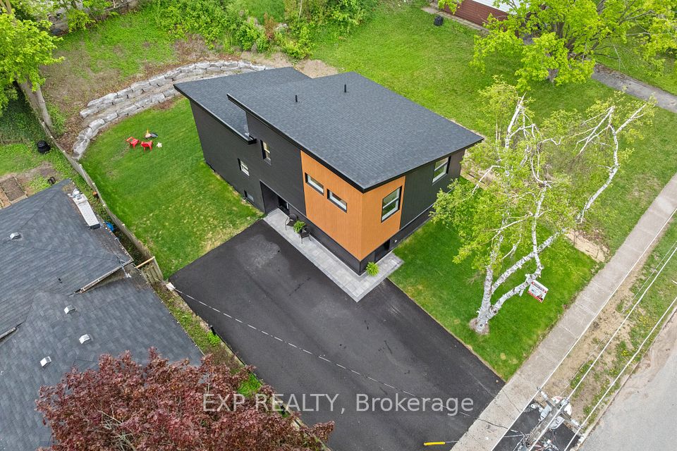 168 Berczy Street, Barrie, ON L4M 3R6
