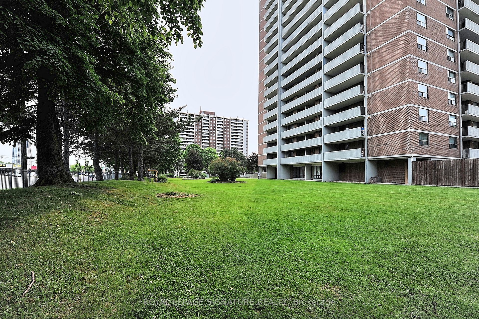 10 Tangreen Court, #702