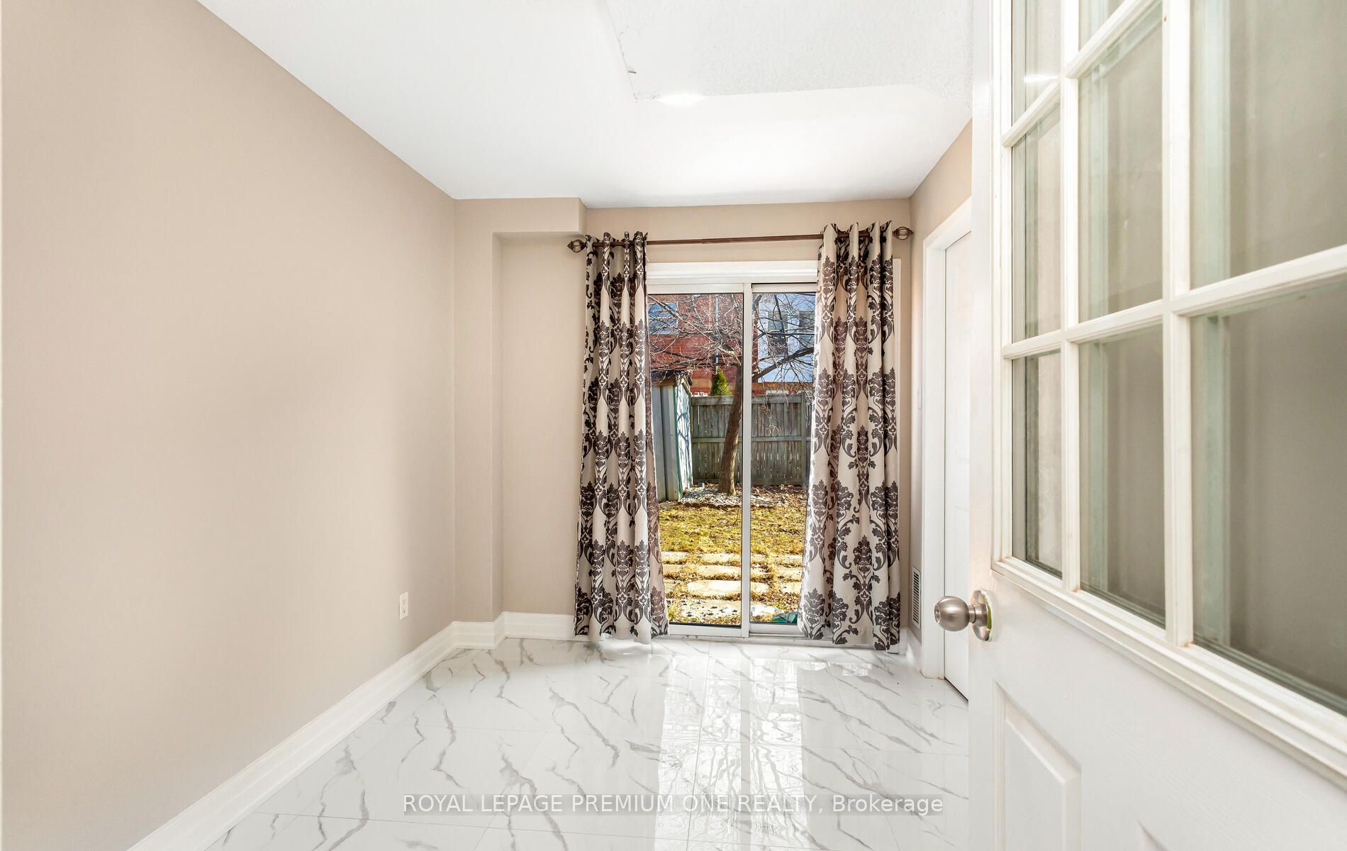 6860 MeadowvaleTownCentre Circle, #23