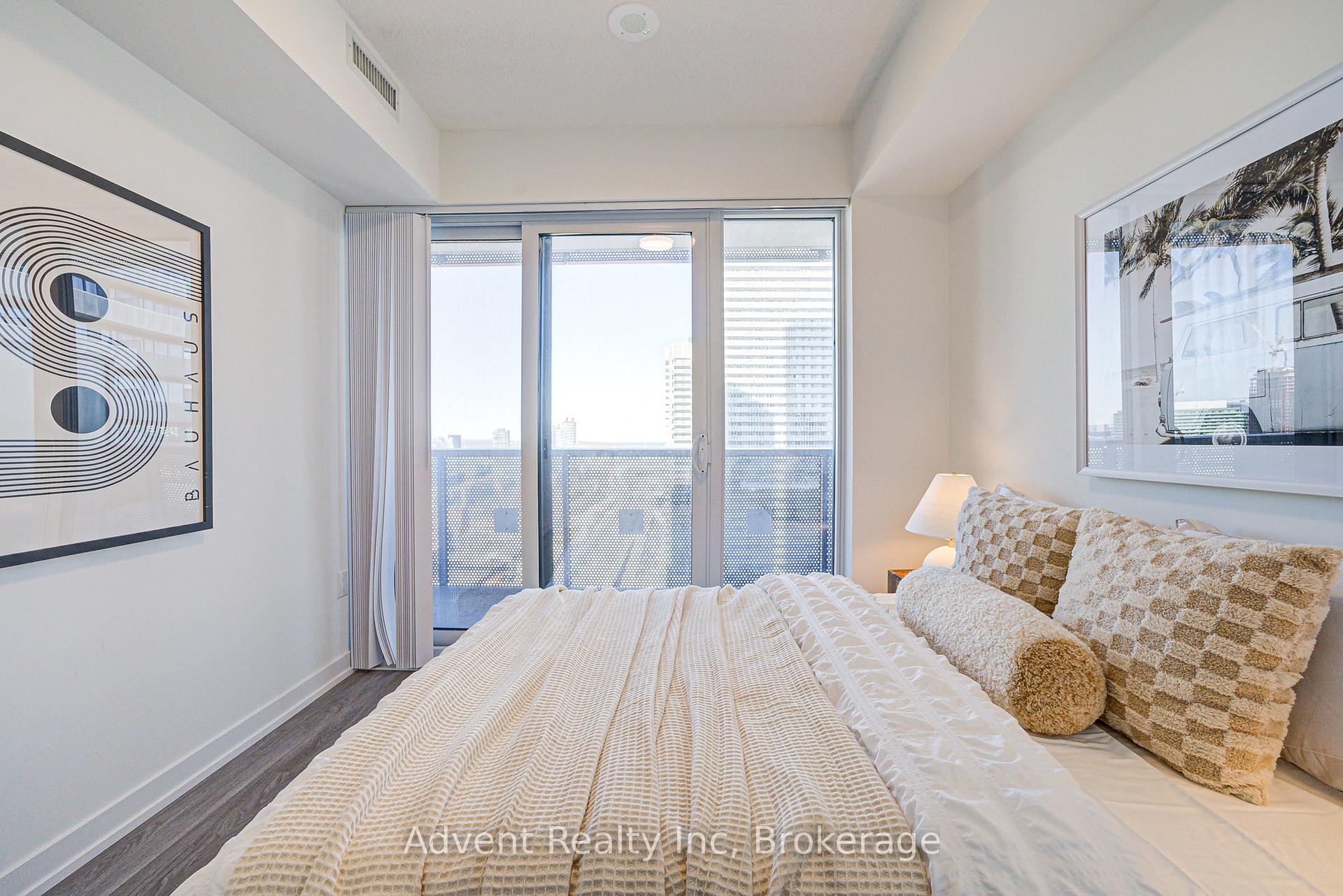 2 Bedrooms Condo at 55 Cooper,  Toronto For sale