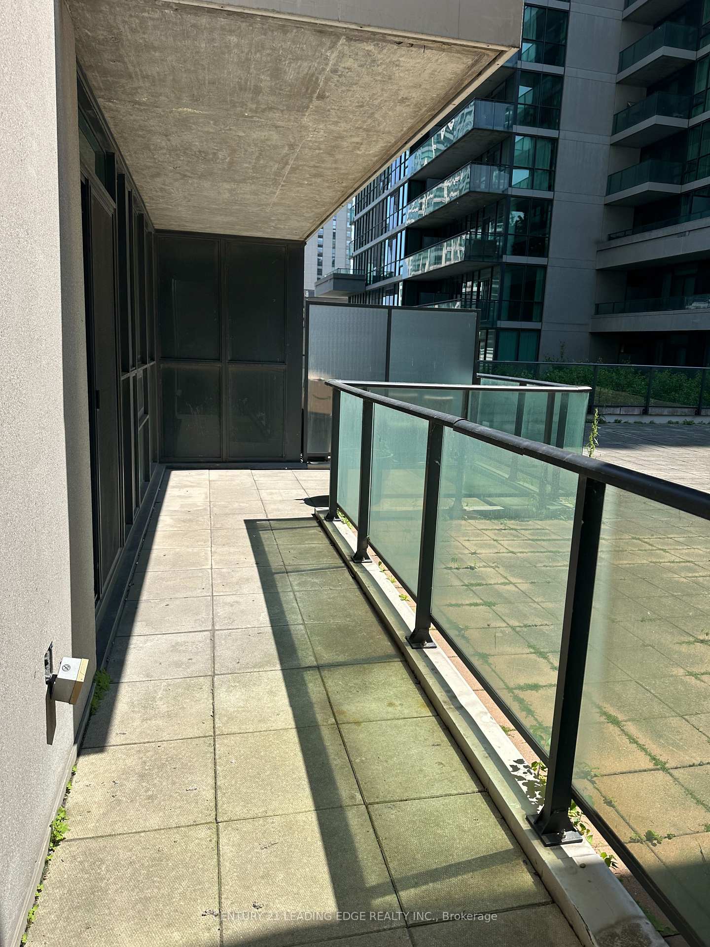 2 Bedrooms Condo at 18 Harbour, Toronto For sale