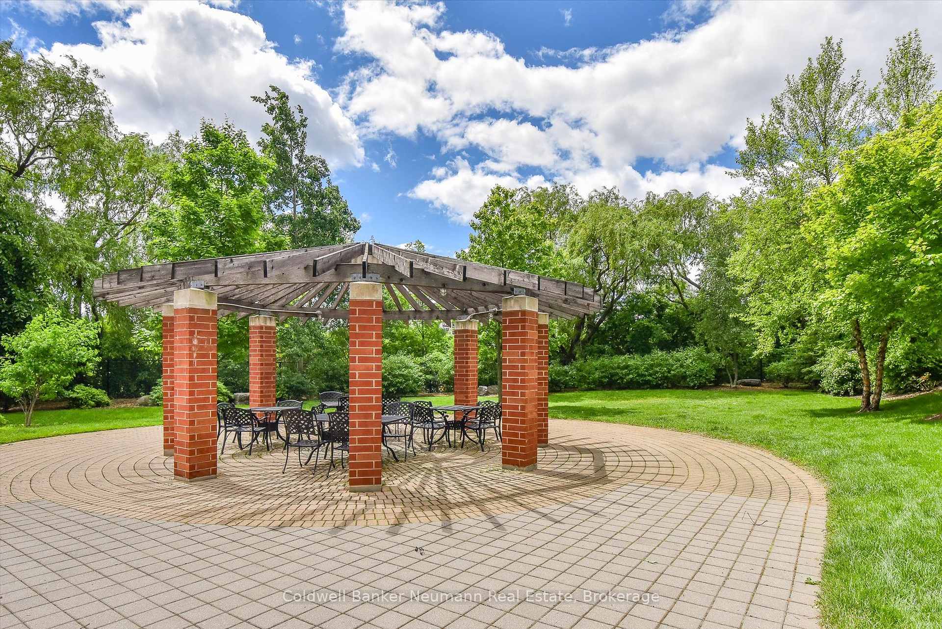 1 Bedroom Condo at 40 Old Mill, Oakville For sale