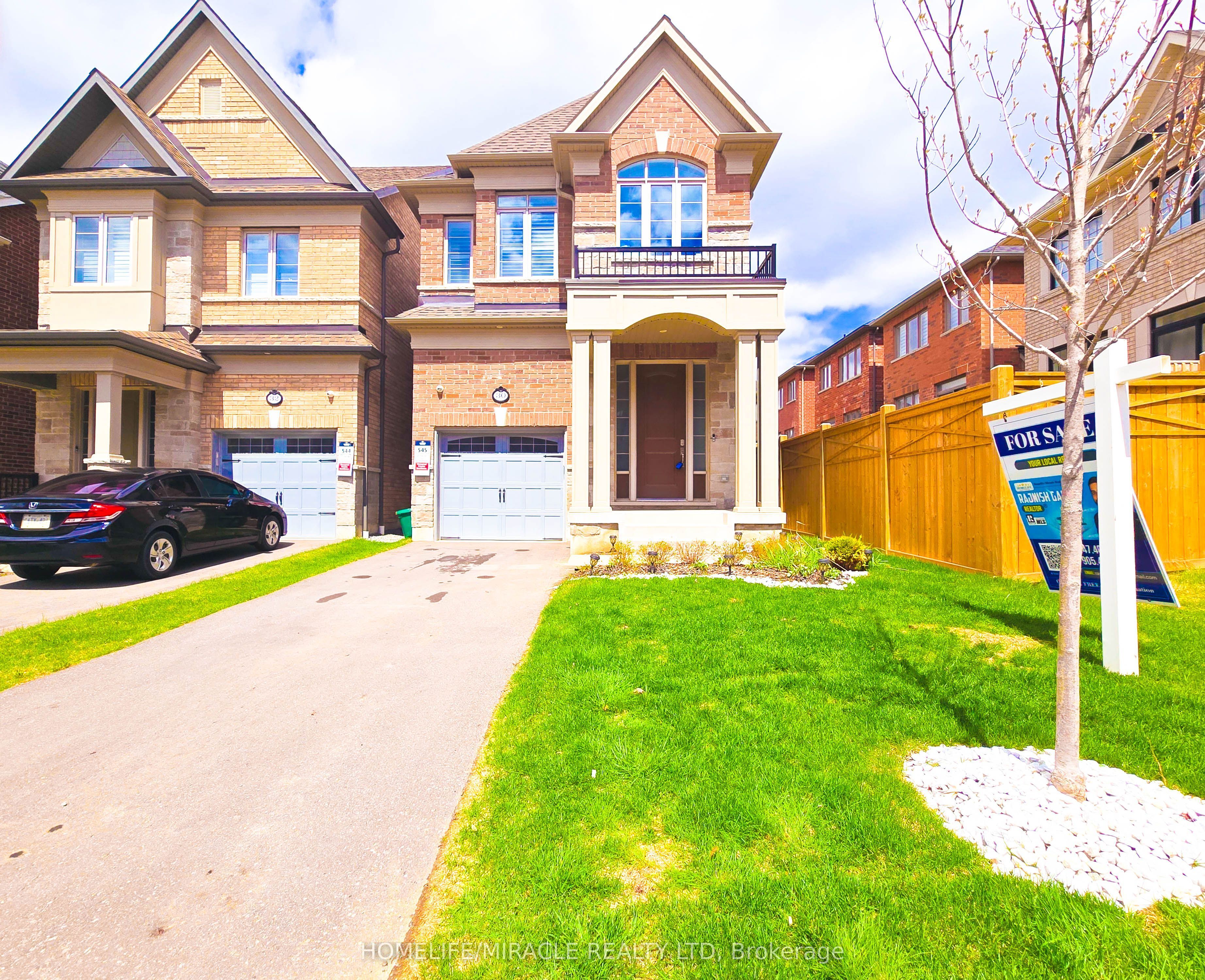 30 Gillivary Drive, Whitby, ON L1P 0C9
