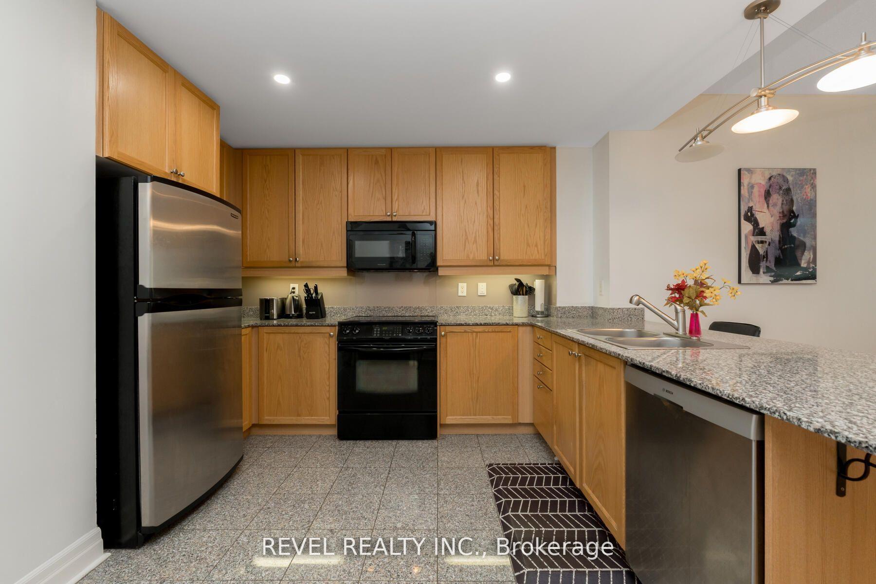 3 Bedrooms Condo at 88 Palace Pier, Toronto For sale