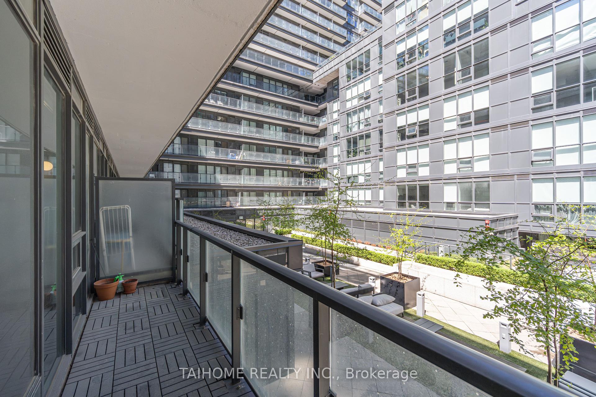 2 Bedrooms Condo at 955 Bay, Toronto For sale