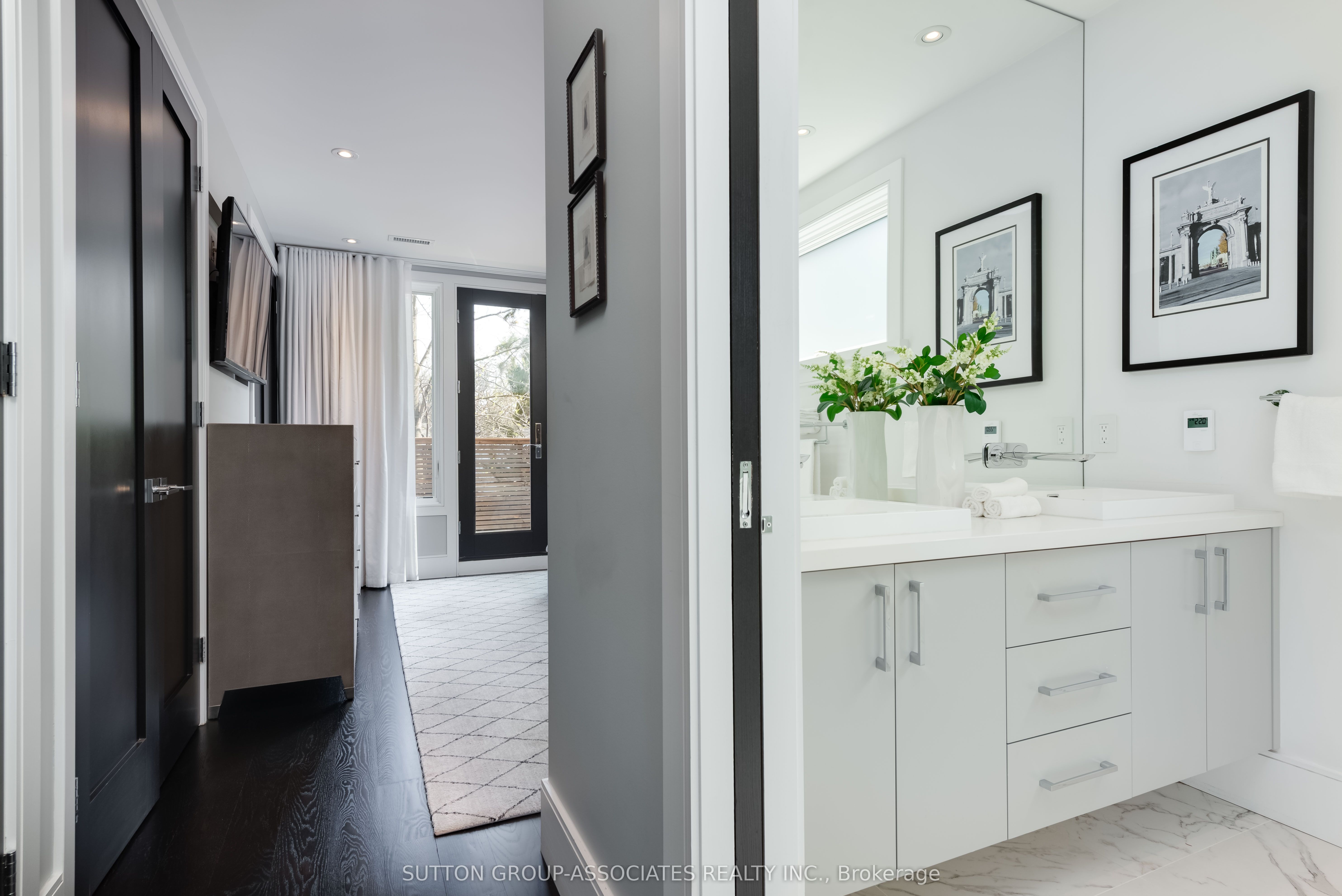 81 Helena Avenue, Toronto, ON M6G 2H3
