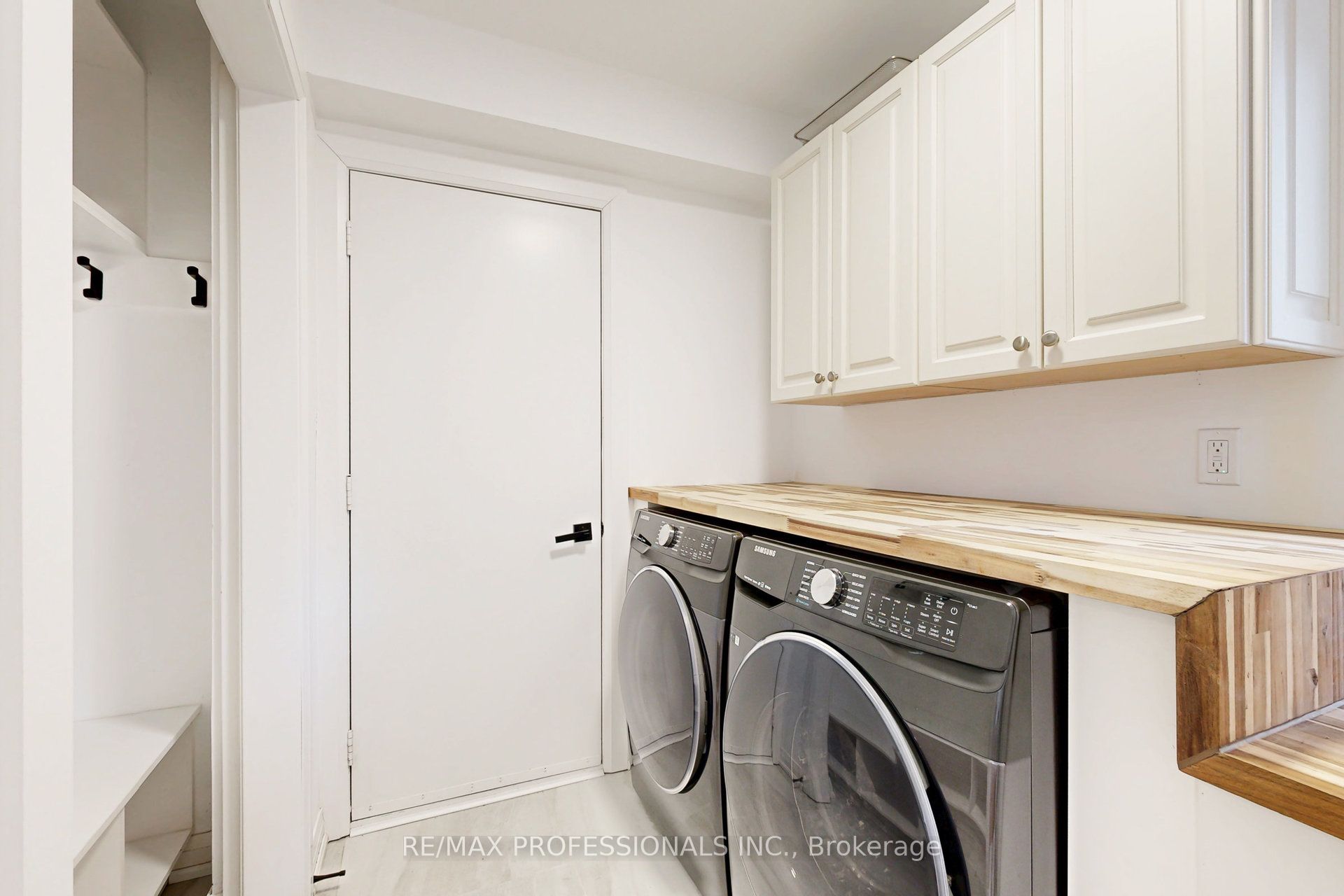 1327 Greenwood Crescent