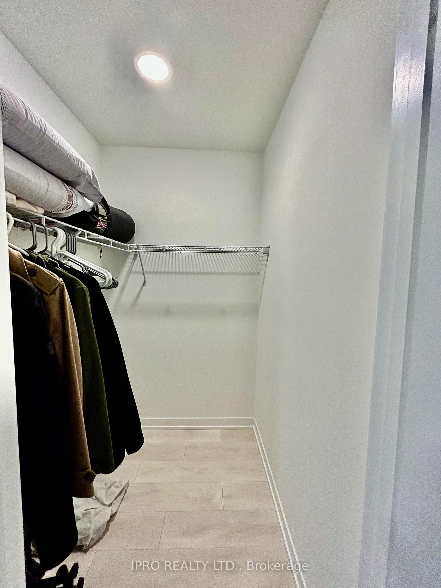 3 Bedrooms Condo at 1095 Cooke, Burlington For sale
