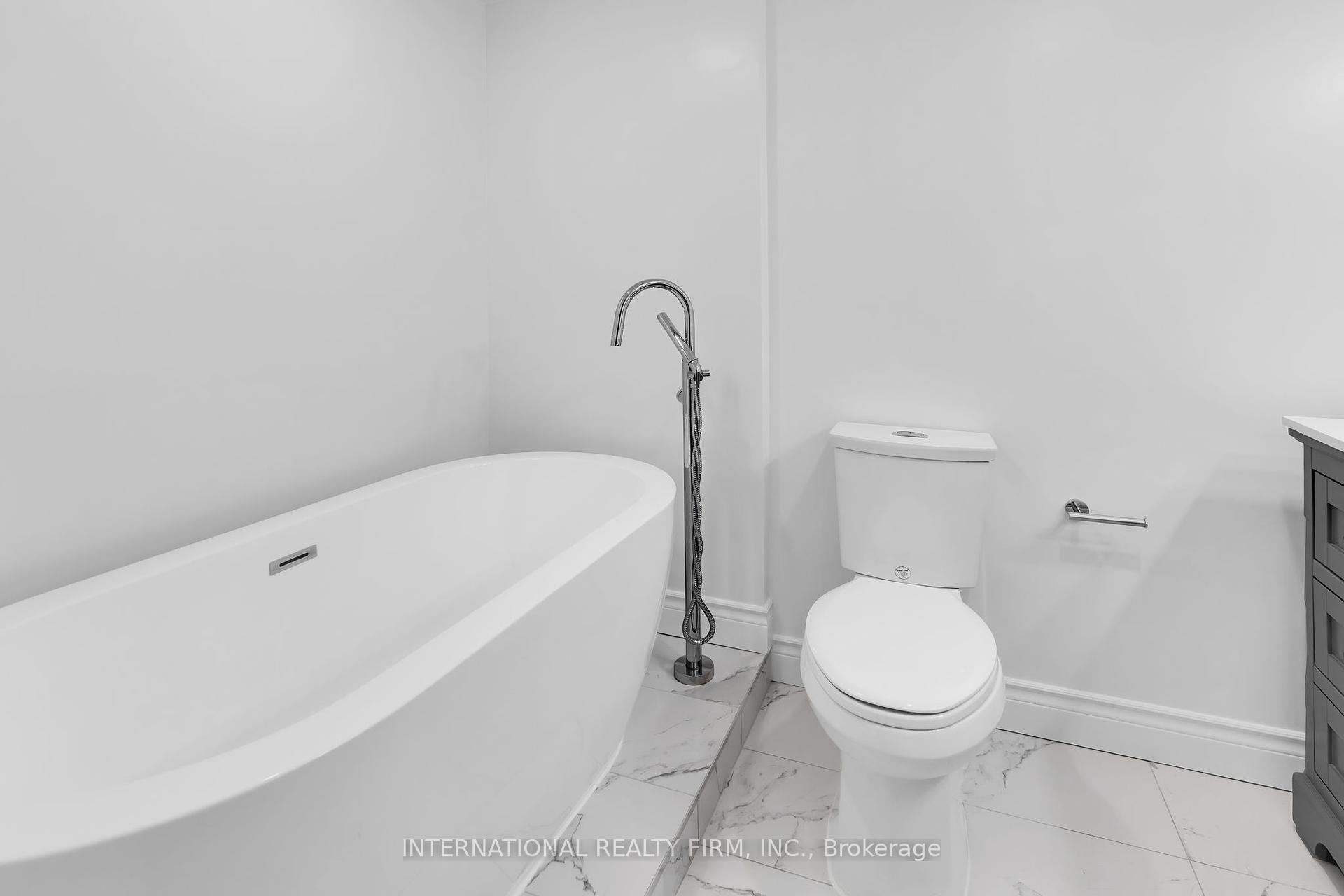 1 Bedroom Condo at 1 Palace Pier, Toronto For sale