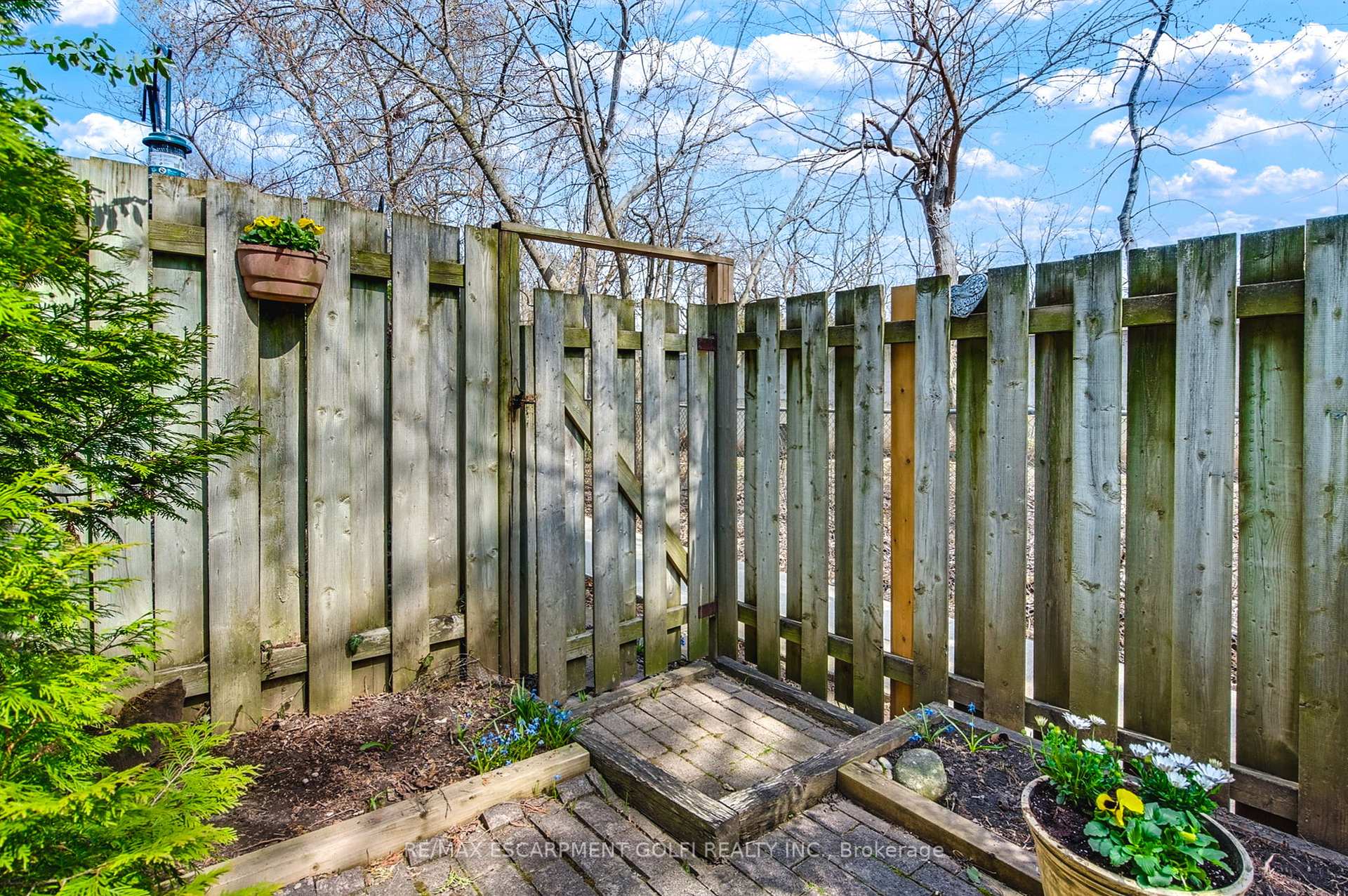 4 Bedrooms Condo at 3041 Glencrest,  Burlington For sale