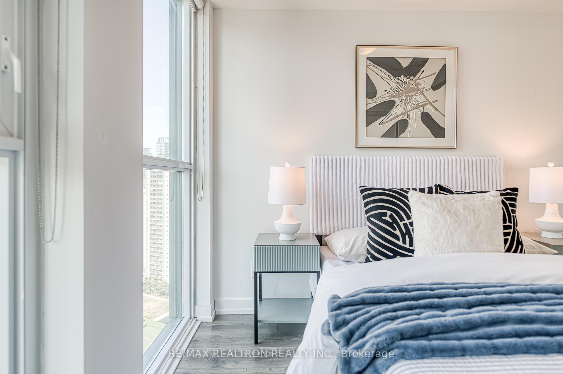 1 Bedroom Condo at 159 Wellesley,  Toronto For sale