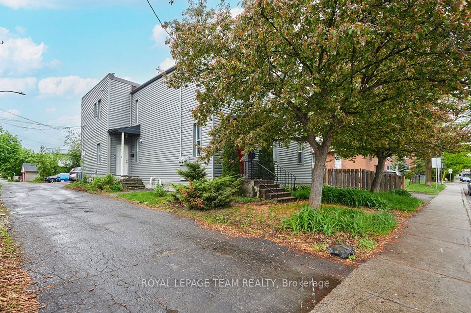 62 Laurel