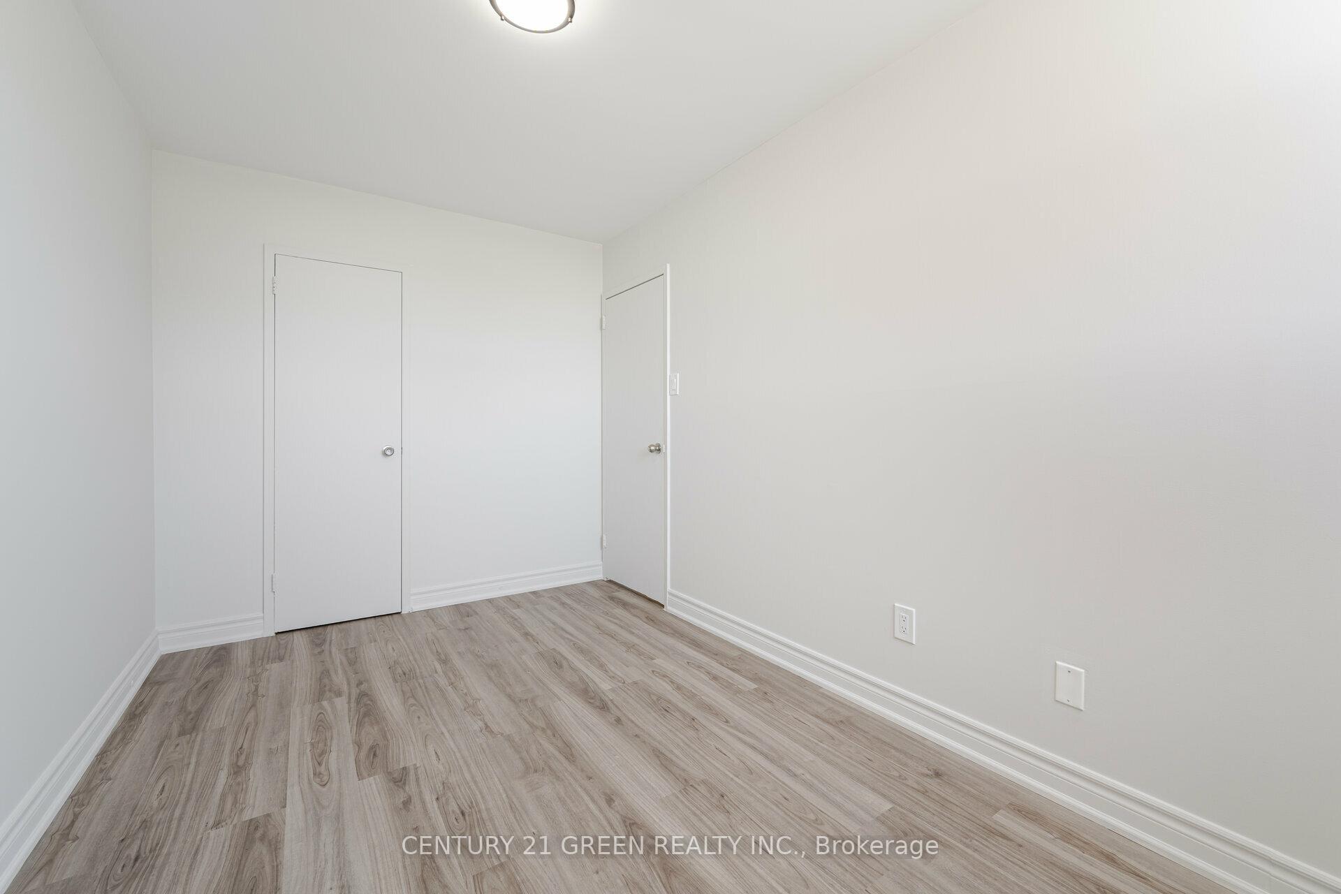 4 Bedrooms Condo at 5 Parkway Forest,  Toronto For sale