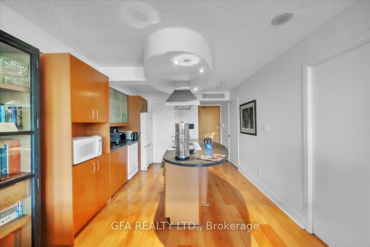 2 Bedrooms Condo at 550 Queens, Toronto For sale
