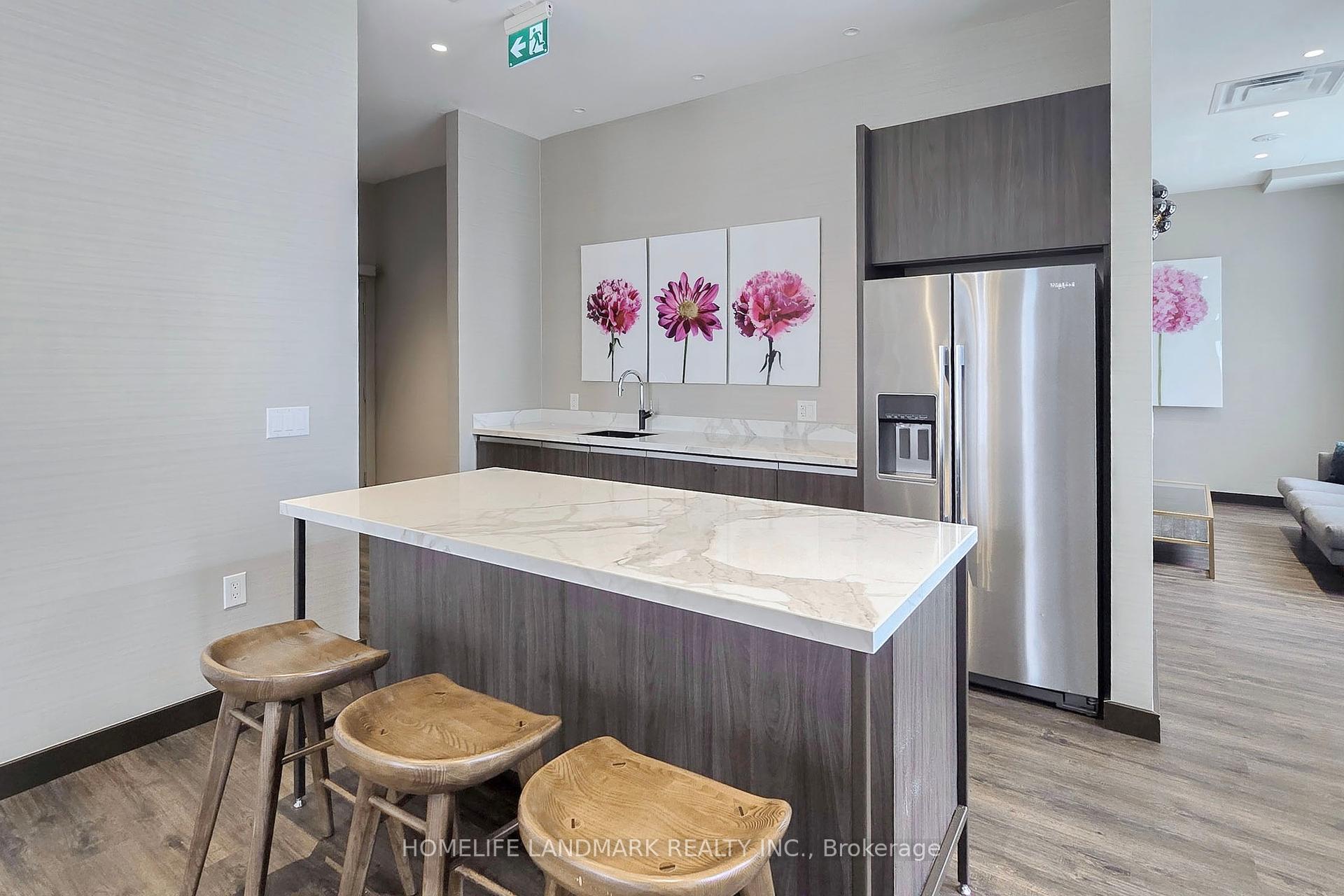 2 Bedrooms Condo at 60 Honeycrisp, Vaughan For sale
