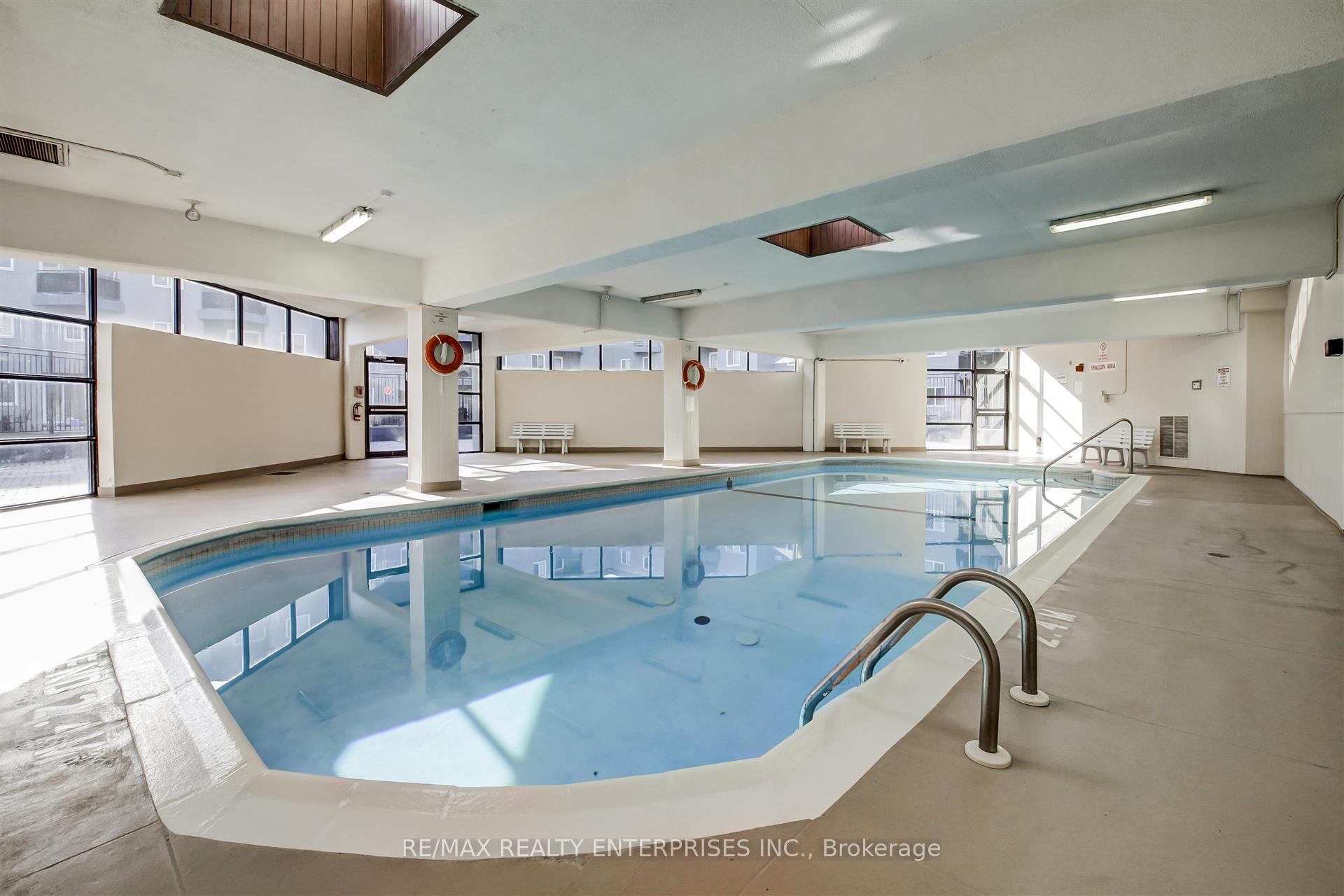 3 Bedrooms Condo at 2001 Bonnymede, Mississauga For sale