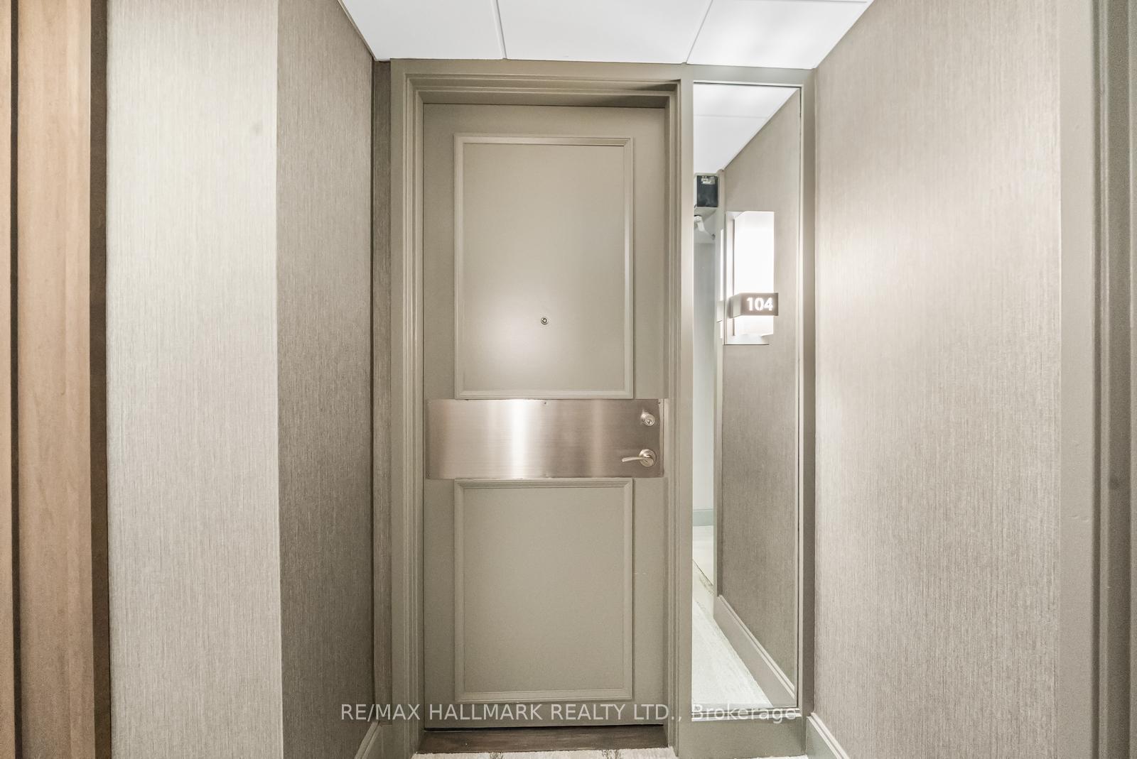 2 Bedrooms Condo at 2210 Lakeshore, Burlington For sale