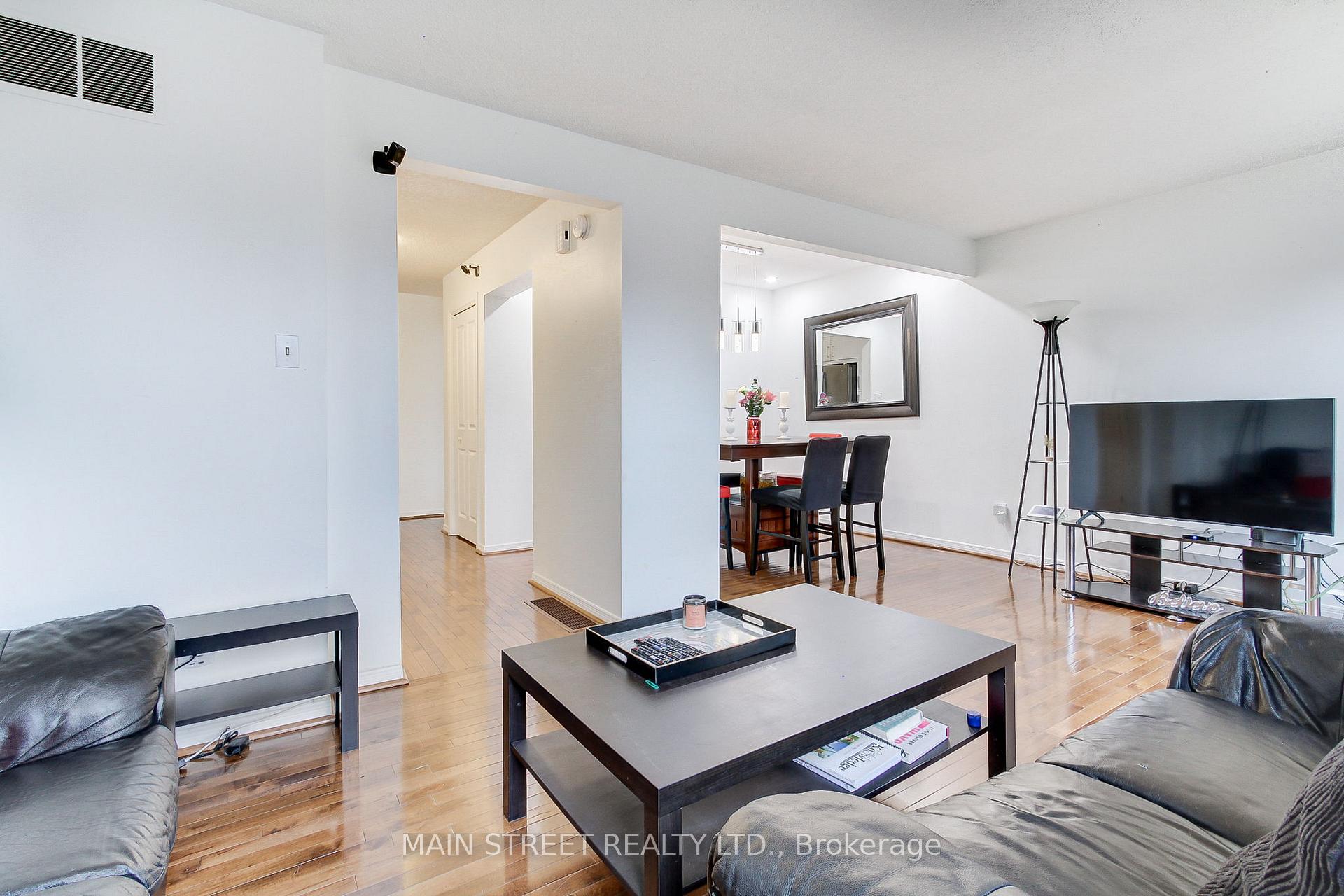 3 Bedrooms Condo at 725 Vermouth,  Mississauga For sale