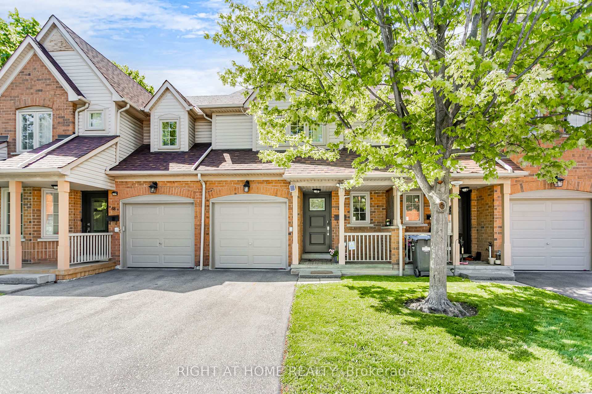 4 Bedrooms Condo at 5223 Fairford, Mississauga For sale