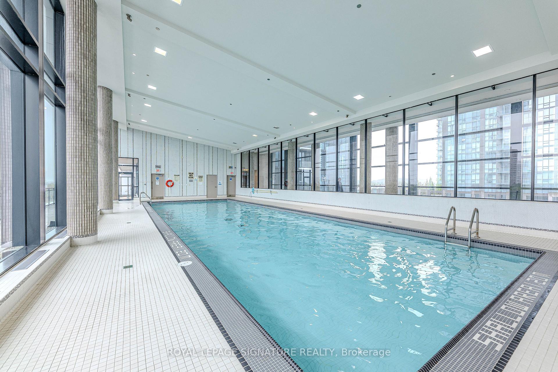 2 Bedrooms Condo at 55 Eglinton, Mississauga For sale