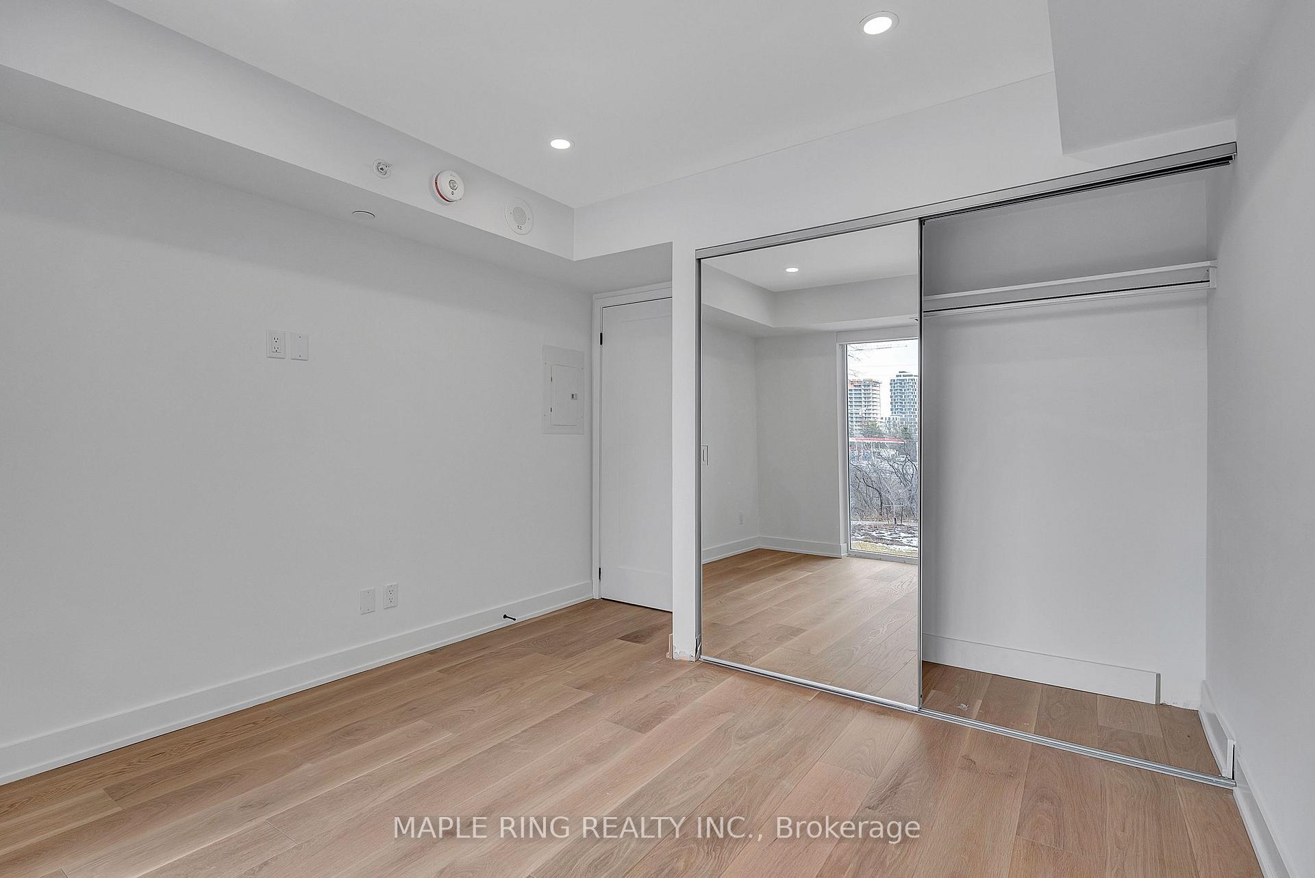 2 Bedrooms Condo at 2485 Taunton,  Oakville For sale