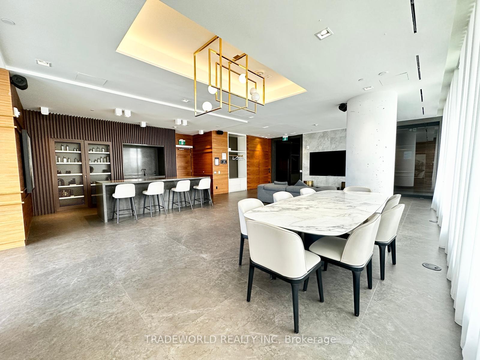 3 Bedrooms Condo at 898 Portage,  Vaughan For sale
