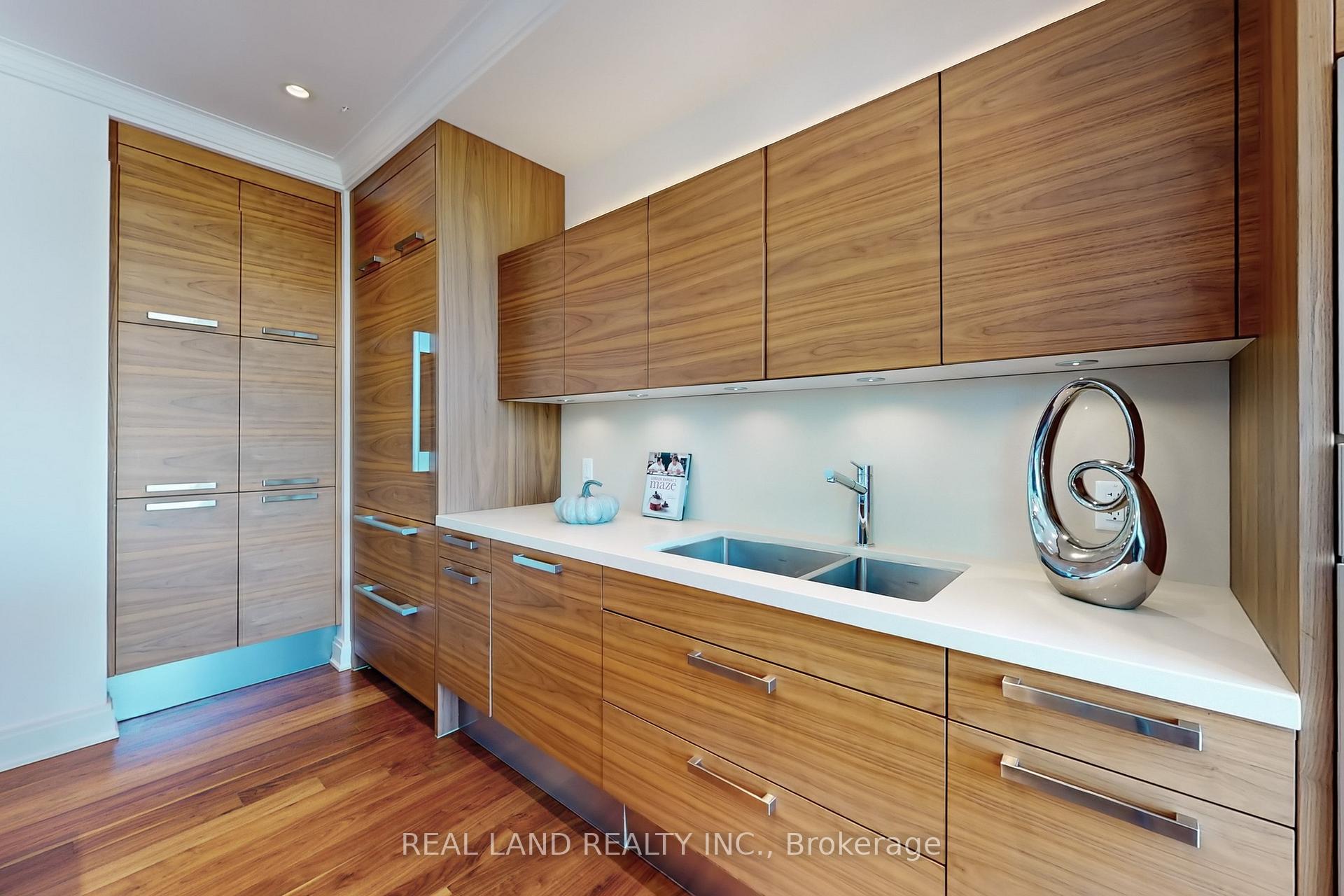 2 Bedrooms Condo at 206 Bloor, Toronto For sale