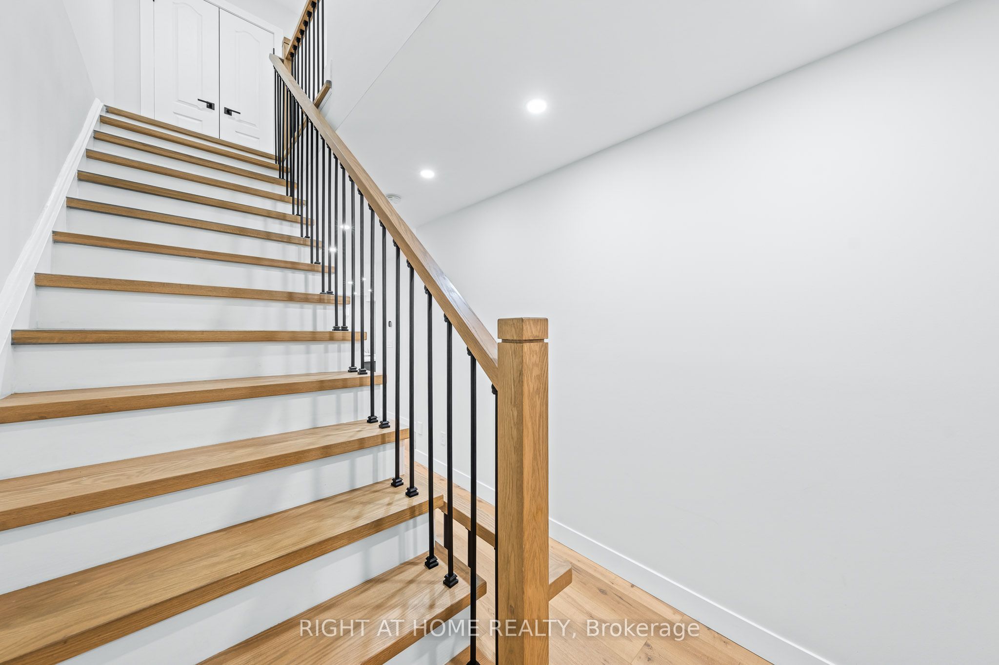 8777 Dufferin Street, #13