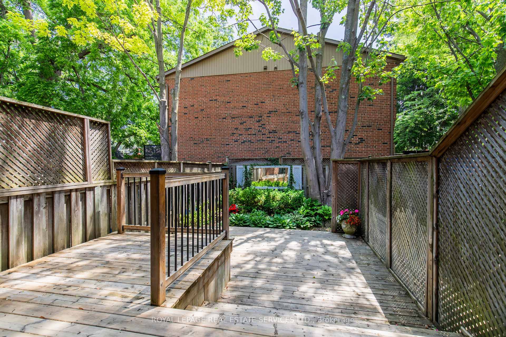 3 Bedrooms Condo at 3122 Lakeshore, Oakville For sale