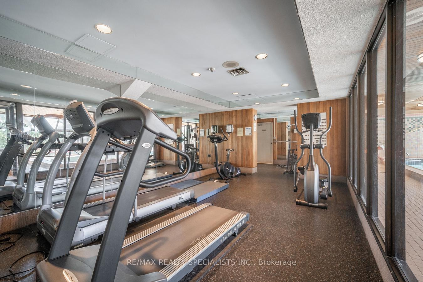 2 Bedrooms Condo at 4235 Sherwoodtowne, Mississauga For sale