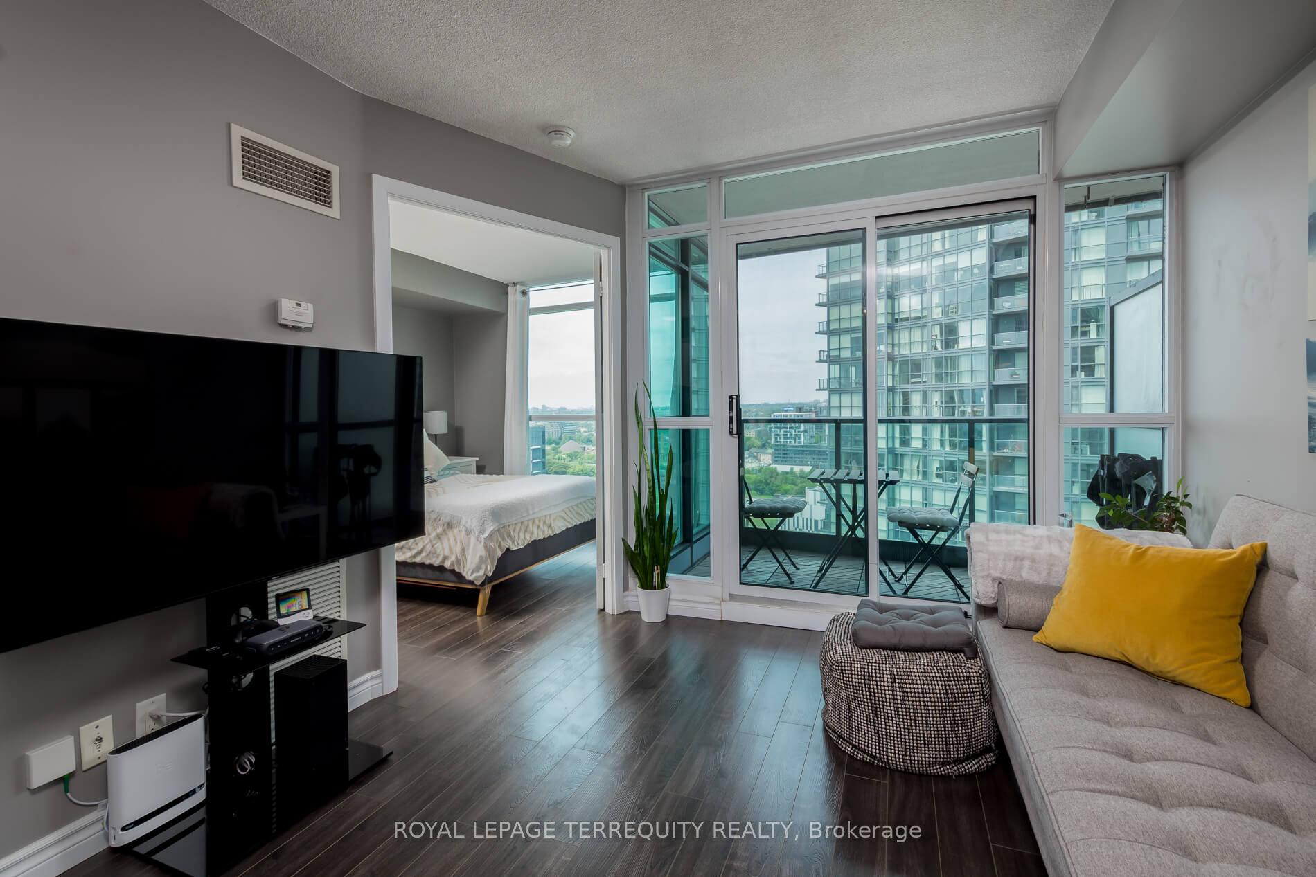 2 Bedrooms Condo at 600 Fleet, Toronto For sale