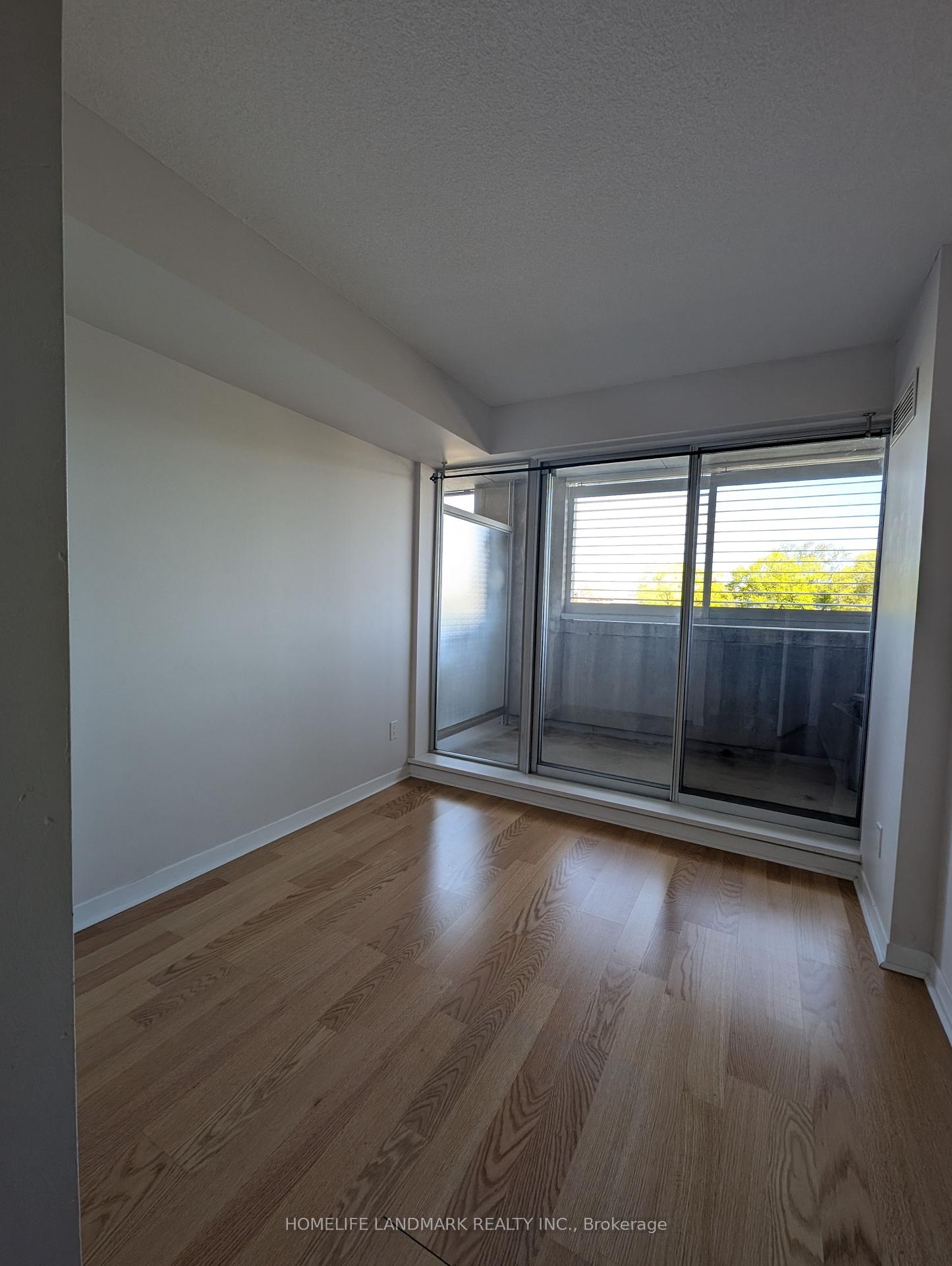 2 Bedrooms Condo at 1050 The Queensway, Toronto For sale