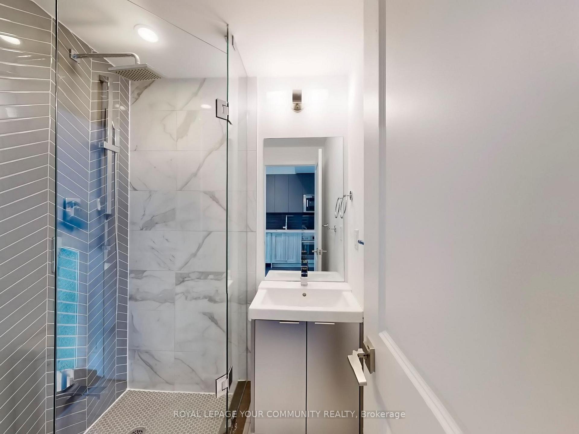 2 Bedrooms Condo at 2908 Highway 7, Vaughan For sale